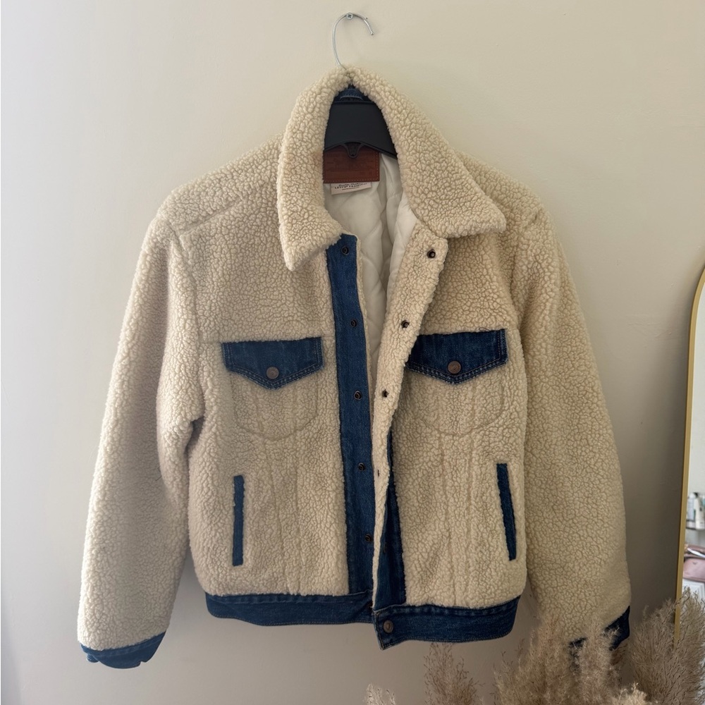 Levi’s Sherpa Jacket Size M